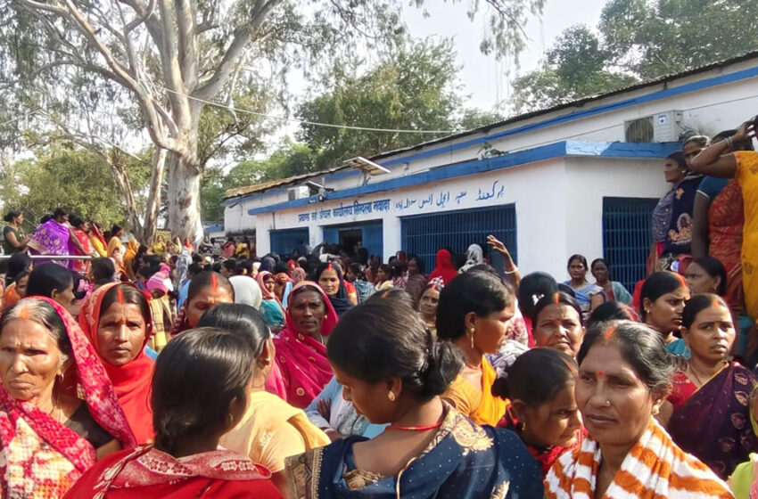  നിതീഷ് പ്രഖ്യാപിച്ച 10000 രൂപ ലഭിച്ചില്ല; പ്രതിഷേധവുമായി നൂറുകണക്കിനു സ്ത്രീകള്‍, ഉദ്യോഗസ്ഥര്‍ ഓടിരക്ഷപ്പെട്ടു