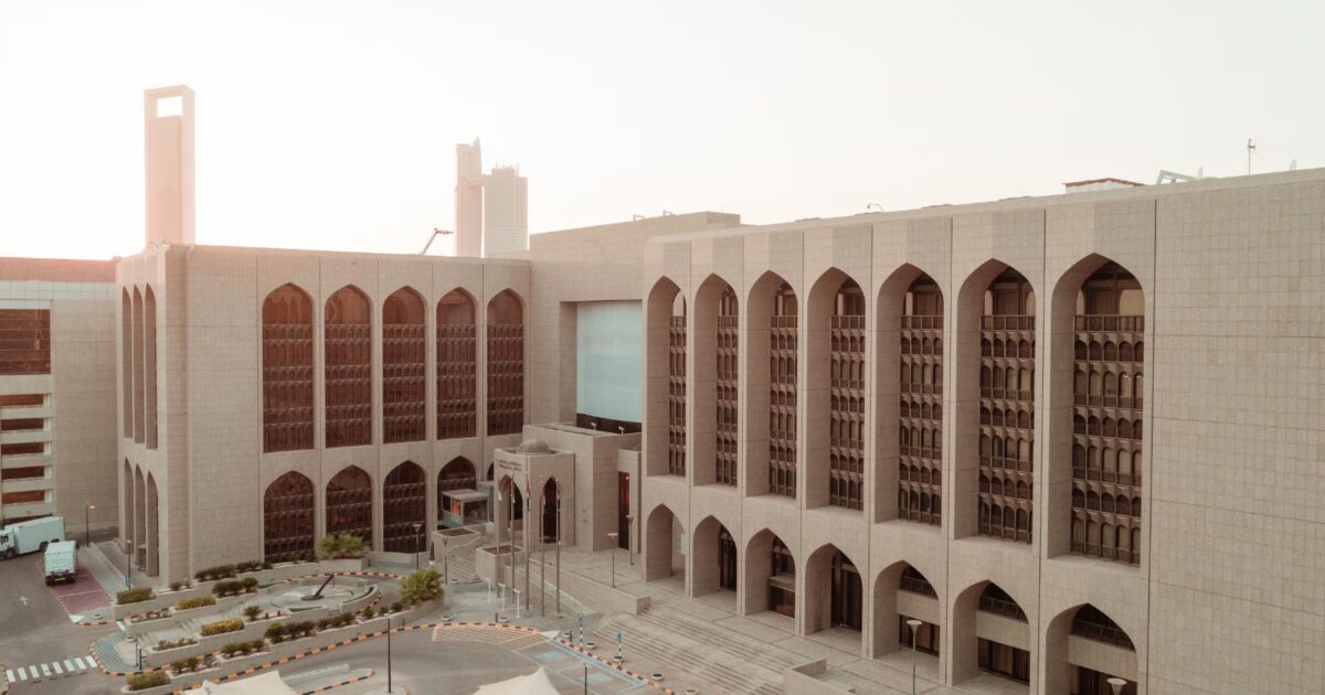  കുറഞ്ഞ വരുമാനക്കാര്‍ക്ക് ആശ്വാസം; യുഎഇയില്‍ 5,000 ദിര്‍ഹത്തിന് താഴെ ശമ്പളമുള്ളവര്‍ക്കും ഇനി പേഴ്സണല്‍ ലോണ്‍ ലഭിക്കും