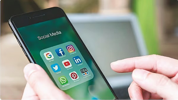  5 ലക്ഷം ദിർഹം വരെ പിഴയും തടവും!; യുഎഇ പ്രവാസികള്‍ സോഷ്യല്‍ മീഡിയ ഉപയോഗിക്കുമ്പോള്‍ സൂക്ഷിക്കുക