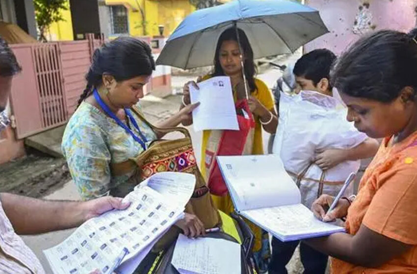  ബംഗാളില്‍ എസ്‌ഐആറിലൂടെ 58 ലക്ഷംപേര്‍ പുറത്ത്; കരട് വോട്ടര്‍ പട്ടിക പ്രസിദ്ധീകരിച്ചു