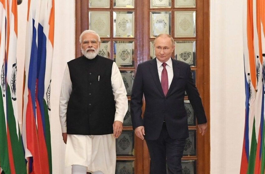  കീഴ്വഴക്കം ലംഘിച്ച് മോദി വിമാനത്താവളത്തിൽ; പുടിന് ഊഷ്മള വരവേൽപ്പ്