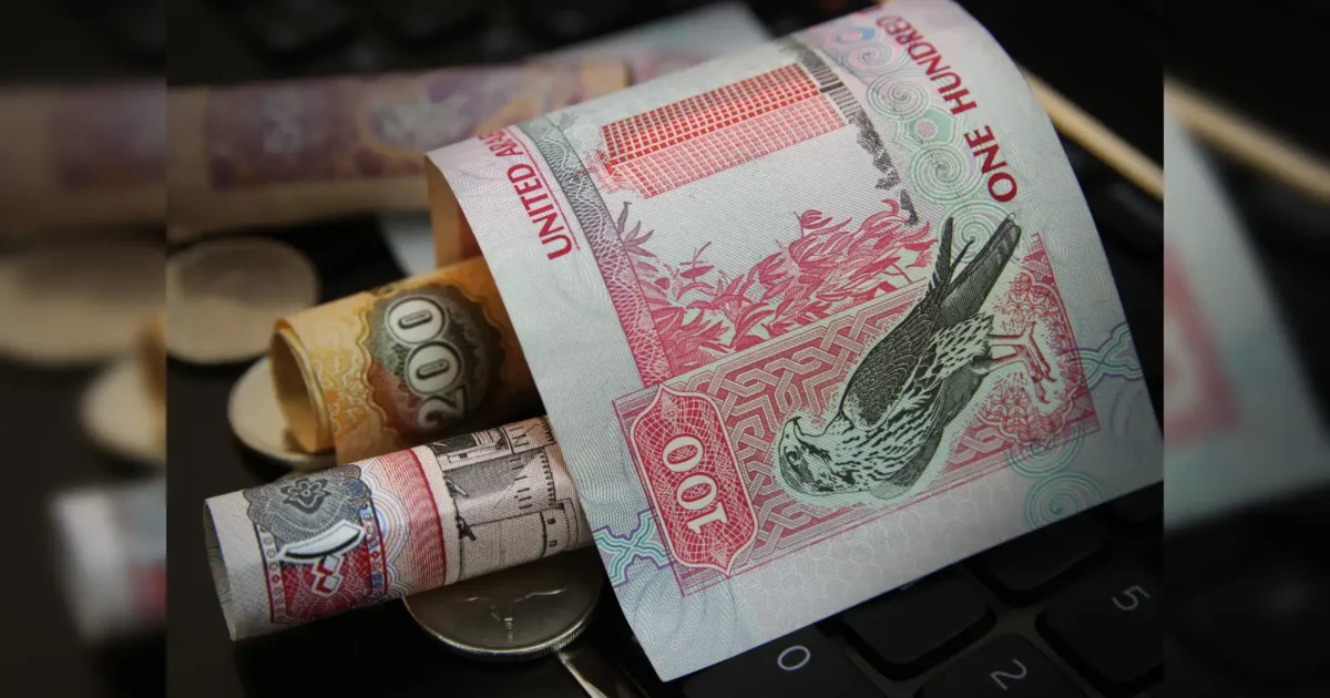  മൂല്യം ഇടിഞ്ഞിടിഞ്ഞ് രൂപ; പ്രവാസികൾക്കിത് ‘ചാകര’ക്കാലം! യുഎഇയിൽ നിന്ന് നാട്ടിലേക്ക് പണമയക്കാന്‍ തിരക്കോട് തിരക്ക്