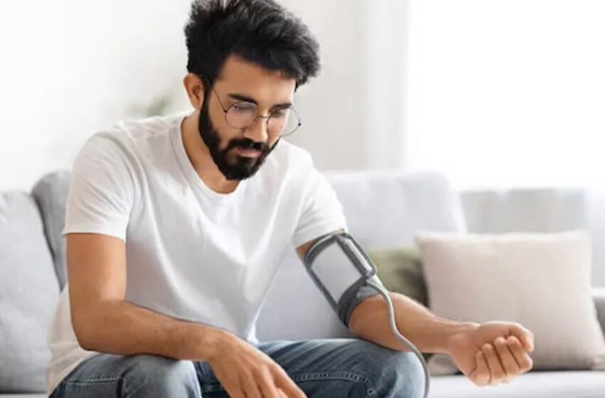  ഫിറ്റാണെന്ന് കരുതി ബിപി നോക്കാതിരിക്കല്ലേ; 30-കളിലെ രക്തസമ്മർദ്ദം പുതിയ വില്ലനാകുന്നു!