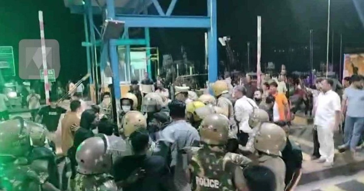 കുമ്പള ടോൾ ഗേറ്റിൽ വൻ സംഘർഷം; ക്യാമറകളും കൗണ്ടറുകളും സമരക്കാർ അടിച്ചുതകർത്തു