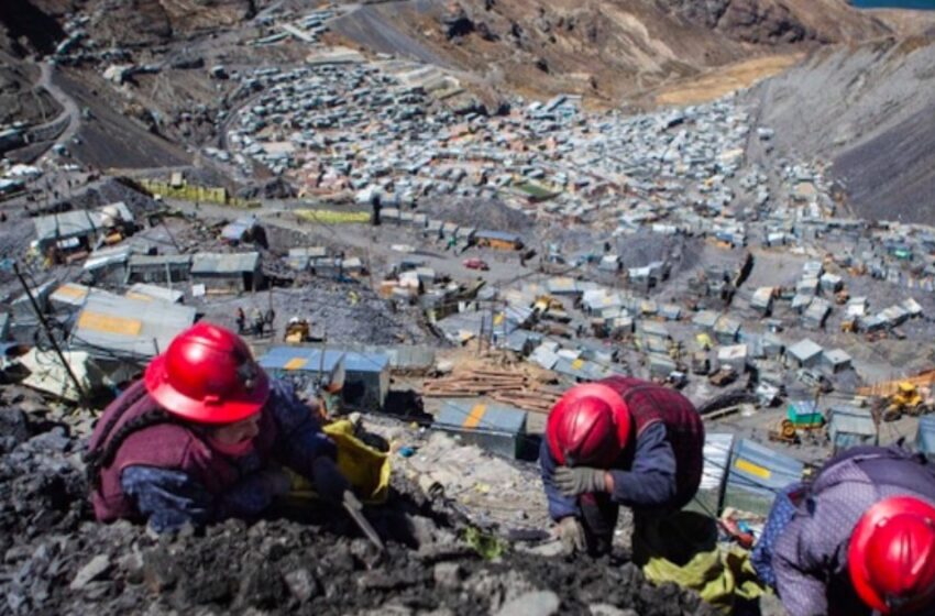  ലോകത്ത് ഏറ്റവും ഉയരത്തിൽ സ്വർണ്ണം വിളയുന്ന പട്ടണം! പക്ഷേ ശമ്പളമില്ല, വെള്ളമില്ല, ശുദ്ധവായുവുമില്ല! ‘ലാ റിങ്കോണഡ’യിൽ തിങ്ങിപ്പാർത്ത് 5,0000 മനുഷ്യർ