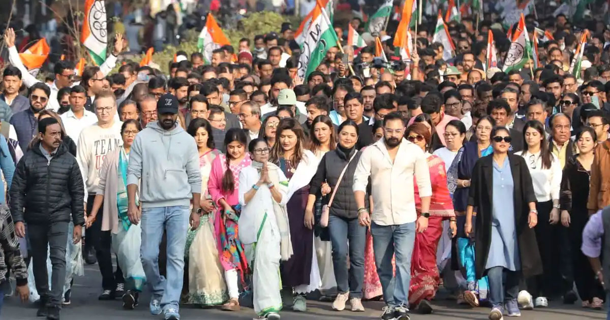 കൊല്‍ക്കത്ത ഇളക്കിമറിച്ച് ദീദി; ഇഡിയെ വെല്ലുവിളിച്ച് മമത തെരുവില്‍ | Mamata Hits the Streets: Massive Rally in Kolkata Against ED Raids on I-PAC; Celebrities Join Protest