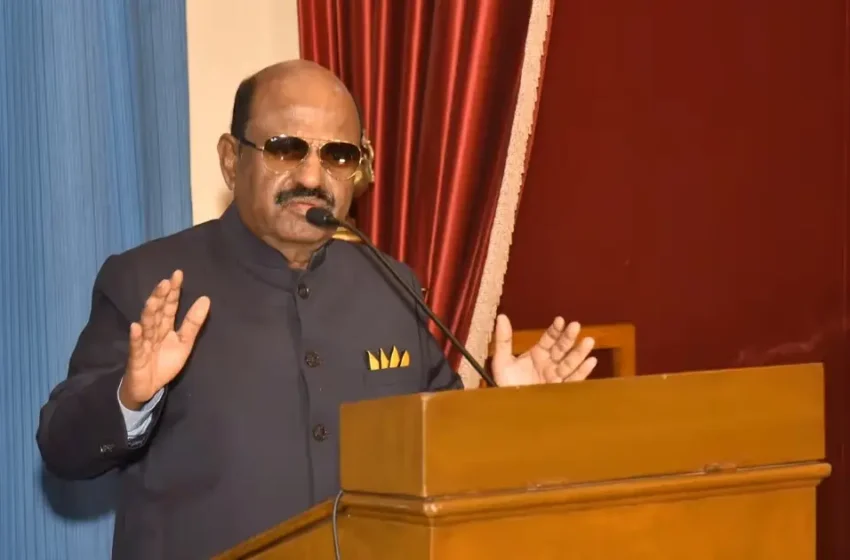  ‘ഗേറ്റ് കീപ്പറെ കാണാനല്ല പെരുന്നയിലെത്തുന്നത്, സമാധിയിൽ പുഷ്പാർച്ചന നടത്താനുള്ള അവകാശമില്ലേ?’ എൻ.എസ്.എസ് നേതൃത്വത്തിനെതിരെ                                     സി.വി ആനന്ദബോസ്