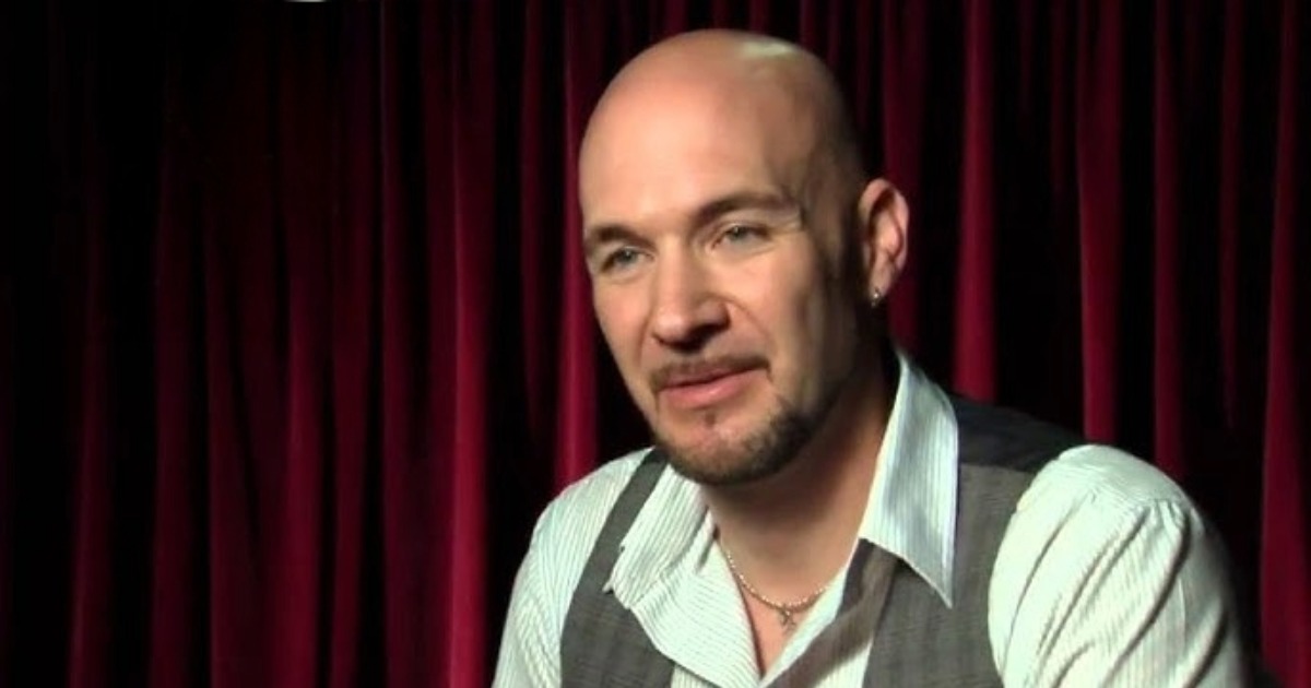  അയാള്‍ പാടുമ്പോള്‍ മനുഷ്യര്‍ കേള്‍ക്കില്ല, ആനകള്‍ തലയാട്ടും; ലോക റെക്കോര്‍ഡിട്ട്  ടിം സ്‌റ്റോംസിന്റെ അത്ഭുതവിശേഷം