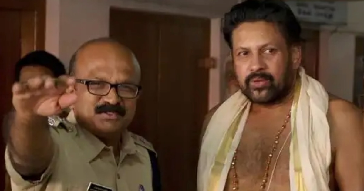 വന്‍ പോലീസ്സന്നാഹത്തില്‍ കണ്ഠര് രാജീവരുടെവീട്ടിൽ എസ്‌ഐടി പരിശോധന; പോറ്റിയുമായുള്ള ഇടപാടിന്റെ വിവരങ്ങൾ തേടി അന്വേഷണസംഘംMassive Police Deployment as SIT Searches Rajeevaru’s Residence Over Potti Dealings