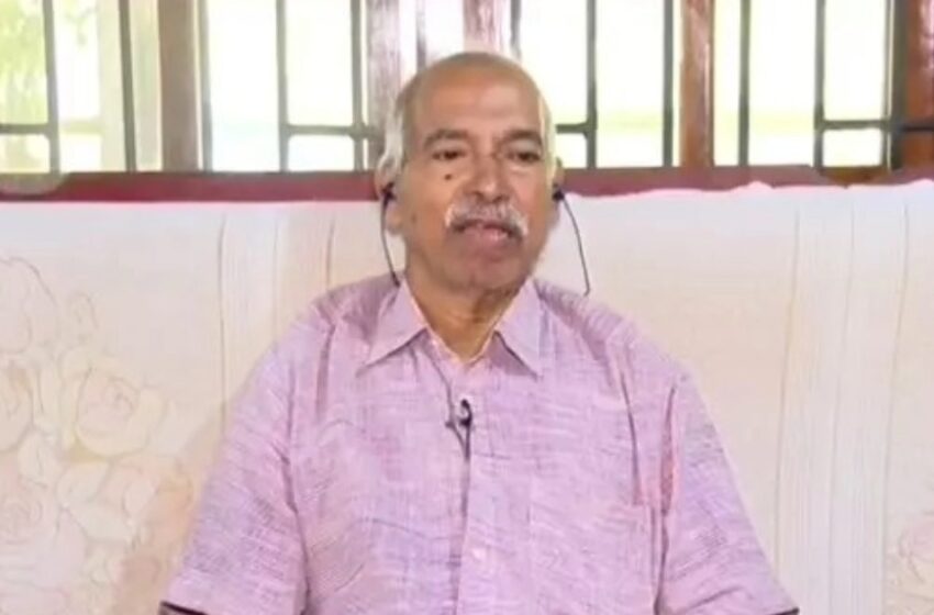  പയ്യന്നൂർ ഭൂമി ഇടപാട്: തെളിവുകൾ കൈവശമുണ്ടെന്ന്                                       വി. കുഞ്ഞികൃഷ്ണൻ;    പിന്തുണയുമായി വി.എസ് പക്ഷം മാതൃകയിൽ ഫ്‌ലക്‌സുകൾ