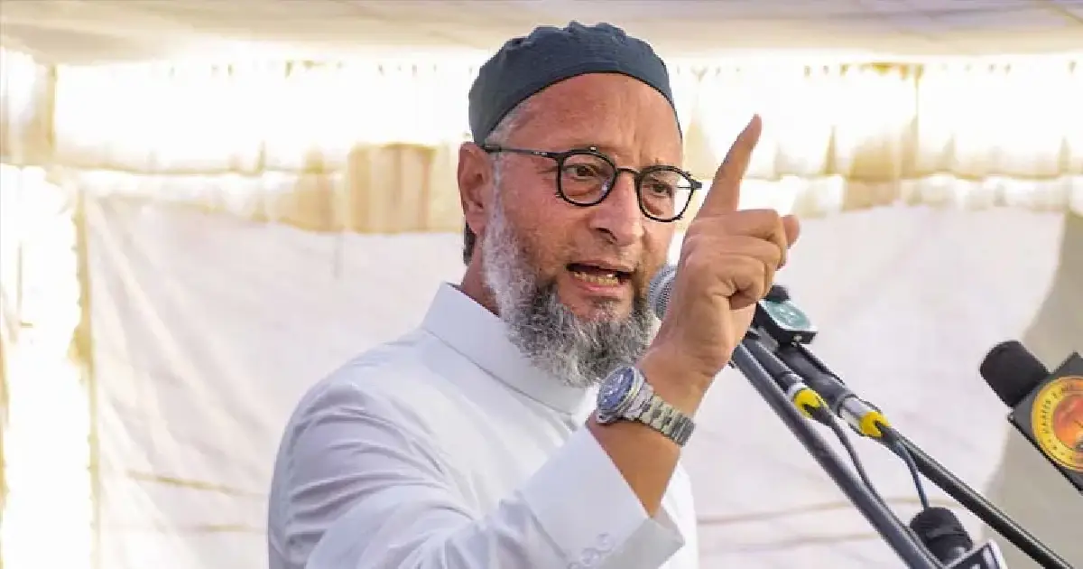 'മദുറോയെ ട്രംപ് തട്ടിക്കൊണ്ടുപോയി; മുംബൈ ഭീകരാക്രമണത്തിന്റെ സൂത്രധാരനെ പിടികൂടാന്‍ എന്തുകൊണ്ട് മോദിക്ക് കഴിയുന്നില്ല?' കേന്ദ്രത്തെ വെല്ലുവിളിച്ച് ഉവൈസിTrump Kidnapped Maduro, Why Can't Modi Catch 26/11 Mastermind?": Owaisi Slams Centre