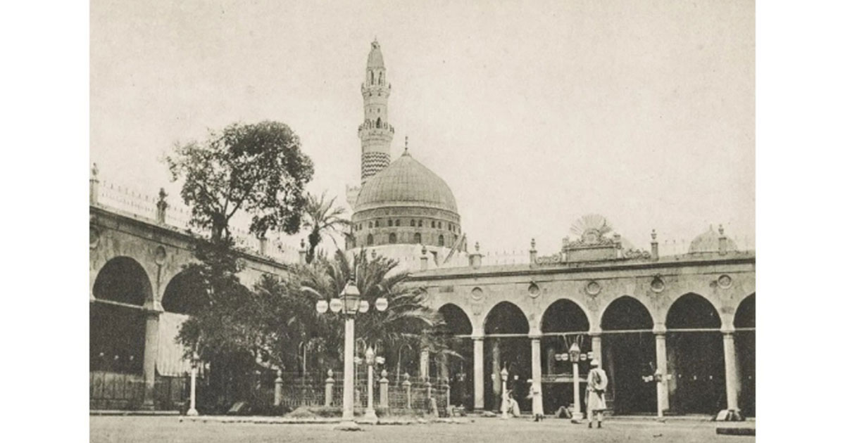 മദീനയ്ക്ക് ചുറ്റും കോട്ടമതിലുകള്‍, പച്ചപ്പണിഞ്ഞ് റൗദാ ശരീഫ്, ജന്നത്തുല്‍ ബഖീഇല്‍ ഇന്ത്യന്‍ കൈയൊപ്പുള്ള താഴികക്കുടങ്ങള്‍; മദീനയുടെ അപൂര്‍വ ചിത്രങ്ങള്‍ | Fortified Walls, Green Rawda, and Indian-Style Domes in Jannat al-Baqi: Rare Photos of Ottoman era Madina Unveiled