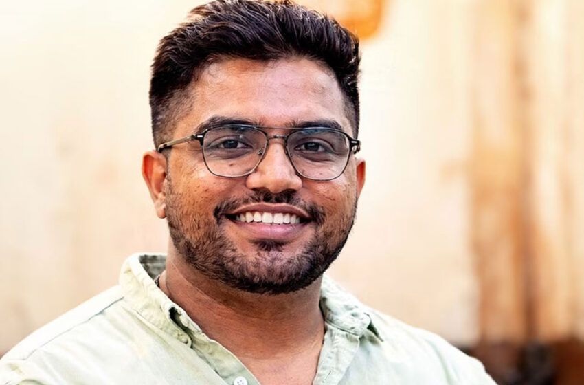  നാട്ടിലേക്കുള്ള വിമാനയാത്രയ്ക്കിടെ ഭാര്യയുടെയും മകളുടെയും മുന്നില്‍ കുഴഞ്ഞുവീണു മരിച്ച് പ്രവാസി മലയാളി