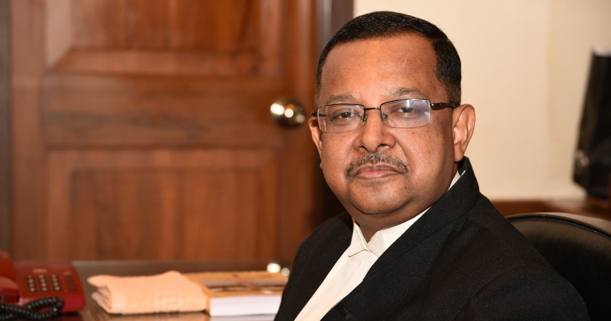 'മുസ്ലിം യുവതിക്ക് വീട് നിഷേധിച്ചു'; ഭരണഘടനാ മൂല്യങ്ങൾ പ്രസംഗത്തിൽ ഒതുങ്ങുന്നുവെന്ന് ജസ്റ്റിസ് ഉജ്ജൽ ഭൂയാൻNo House for Muslims": Justice Bhuyan Slams India's Societal Bia