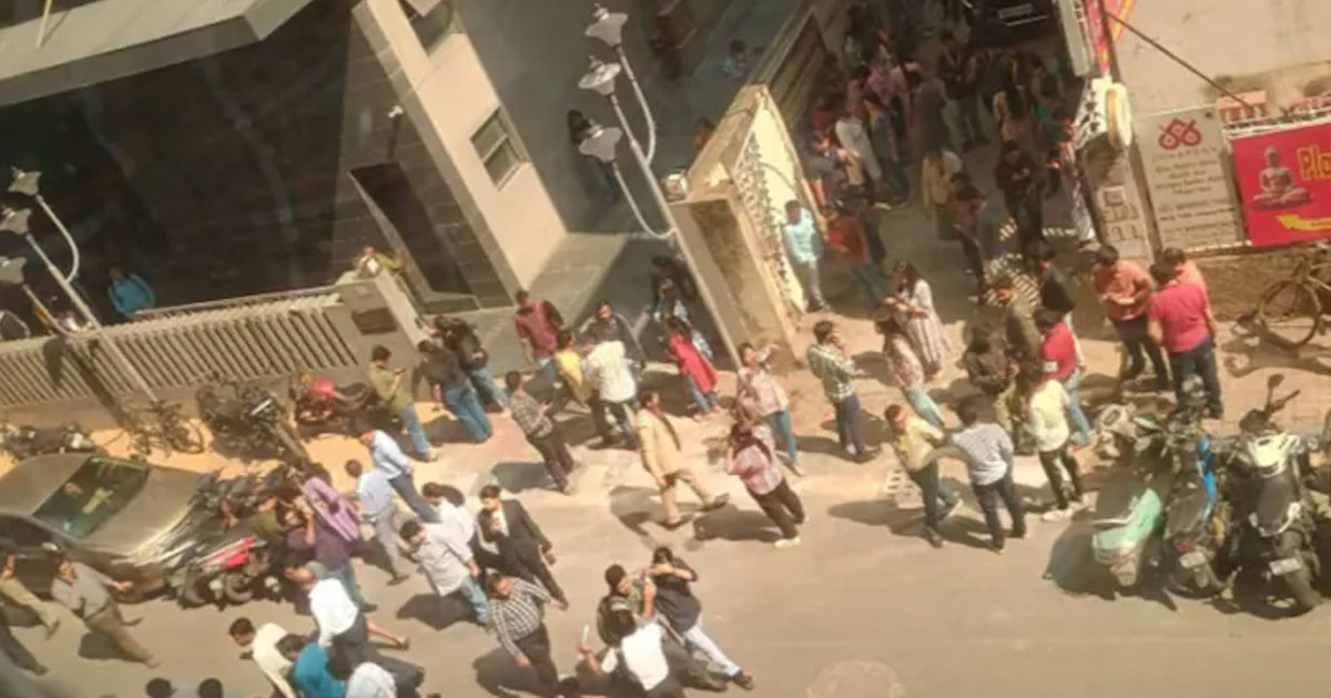 കൊൽക്കത്തയെ നടുക്കി വൻ ഭൂചലനം; കെട്ടിടങ്ങളിൽനിന്ന് ഇറങ്ങിയോടി ജനങ്ങൾ | Massive Earthquake Tremors in Kolkata: People Evacuate Buildings as Panic Strikes