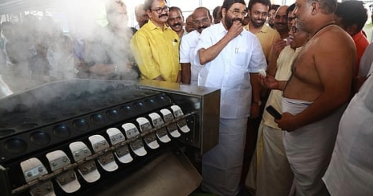 മണിക്കൂറിൽ 5000 ഇഡ്ഡലി! ഗുരുവായൂരപ്പന് വഴിപാടായി നവീന മെഷീൻ എത്തിച്ച് കാനഡയിലെ വ്യവസായിMinister V.N. Vasavan Inaugurates Modern Idli Machine at Guruvayur