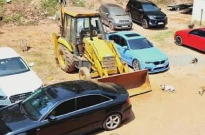  പ്ലസ്ടു ‘സെന്റ് ഓഫ്’ കളറാക്കാൻ ഔഡി, ബെൻസ്, ഫോർച്യൂണർ, ഥാർ, ജെസിബി; അത്യാഡംബര കാറുകള്‍ പിടിച്ചെടുത്തു