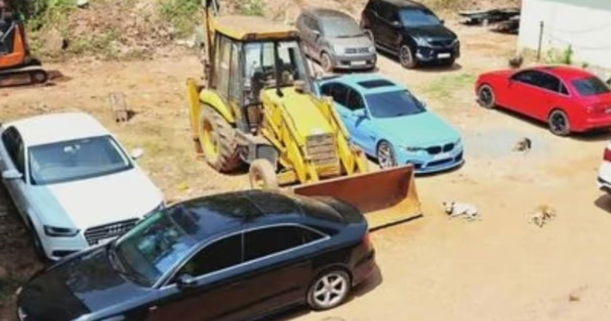 പ്ലസ്ടു 'സെന്റ് ഓഫ്' കളറാക്കാൻ ഔഡി, ബെൻസ്, ഫോർച്യൂണർ, ഥാർ, ജെസിബി; അത്യാഡംബര കാറുകള്‍ പിടിച്ചെടുത്തു | Plus Two Students Rent Audi, Benz, and JCB for Farewell Reels; Police Seize Luxury Cars in Kozhikode