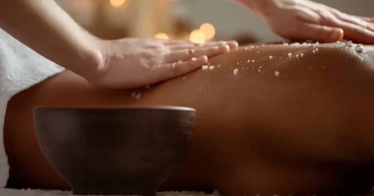 Flash Inspection at Thiruvalla Spas: Customer Flees During Raid; Suspected to be a Police Officerതിരുവല്ല സ്പായില്‍ ക്രോസ് മസാജിങ്ങിനിടെ മിന്നൽ പരിശോധന; കസ്റ്റമർ ഇറങ്ങിയോടി, പൊലീസ് ഉദ്യോഗസ്ഥനെന്ന് സൂചന