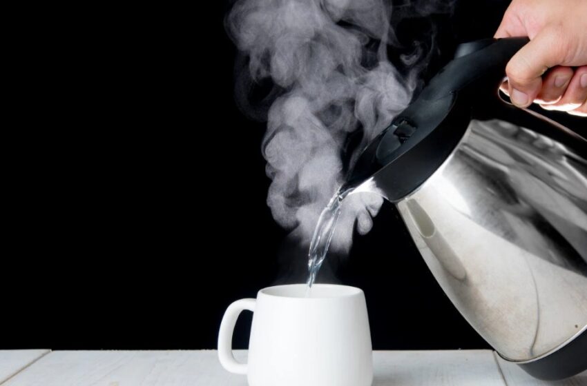  ‘ചൂടുവെള്ളം കുടിച്ചാൽ ശരീരഭാരം കുറയുമോ’?; സോഷ്യൽ മീഡിയയിലെ അവകാശവാദങ്ങളിലെ വാസ്തവം അറിയാം