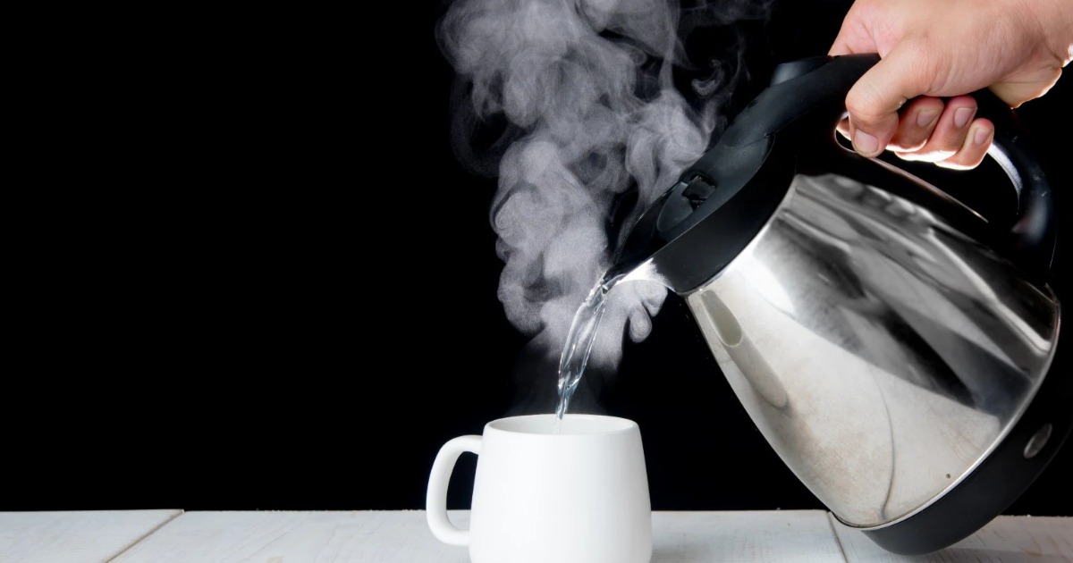 'ചൂടുവെള്ളത്തിന്റെ ഗുണങ്ങൾ'; സോഷ്യൽ മീഡിയയിലെ അവകാശവാദങ്ങളിലെ വാസ്തവം അറിയാം'Benefits of hot water'; Know the truth behind the claims on social media