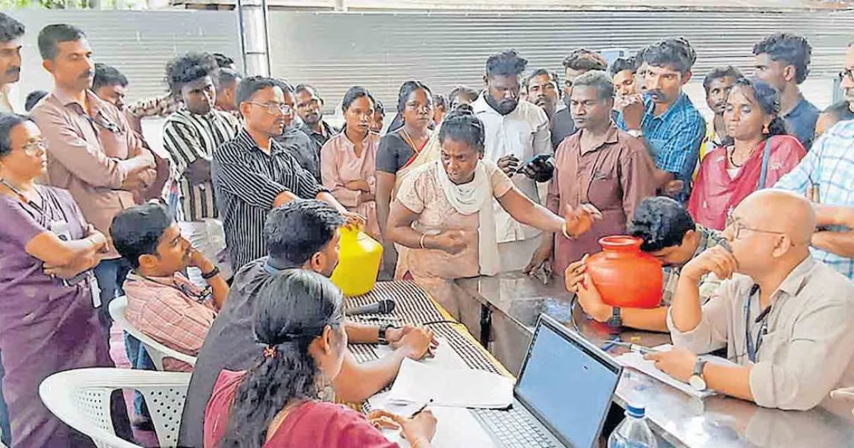 ആദിവാസി ഭൂമി വിതരണത്തിനുള്ള നറുക്കെടുപ്പ്: ചുവപ്പ് കുടത്തിലെ നറുക്ക് മുഴുവനും സിപിഎമ്മുകാർക്കെന്ന് പരാതി