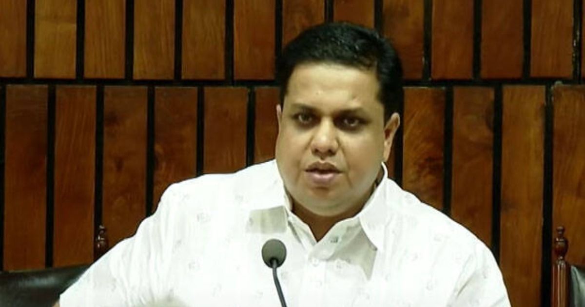 'ഞാൻ ആകാശത്ത് നിന്ന് വീണവനല്ല; എന്നെ തെരുവിലിട്ട് അലക്കരുത്': പ്രതിപക്ഷത്തിന് സ്പീക്കറുടെ മറുപടി