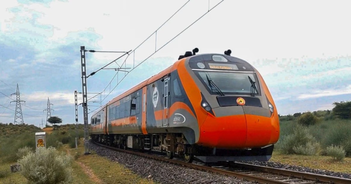 യുപിയിൽ വന്ദേ ഭാരത് ഇടിച്ച് കൗമാരക്കാരൻ മരിച്ചു; ആശുപത്രി അടിച്ച് തകർത്ത് ബന്ധുക്കൾ, വനിതാ ഡോക്ടർമാർക്ക് നേരെ അക്രമംTeenager dies after being hit by Vande Bharat in UP