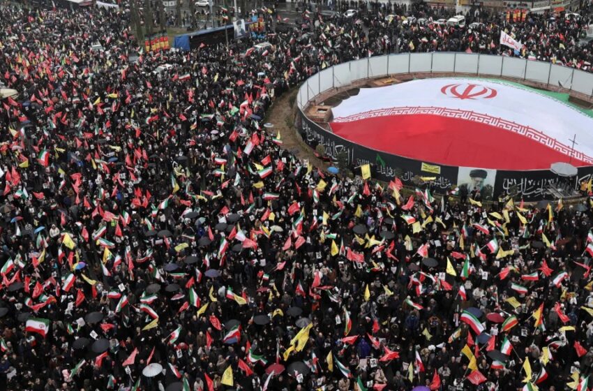  ആകാശത്ത് മിസൈൽ വർഷം തുടരുമ്പോഴും ഫലസ്തീന് വേണ്ടി തെരുവിലിറങ്ങി ഇറാൻ ജനത; ഖുദ്സ് ദിനത്തിൽ യുഎസ്-ഇസ്രയേൽ വ്യോമാക്രമണങ്ങളെ വെല്ലുവിളിച്ച് ഇറാന്റെ ശക്തിപ്രകടനം