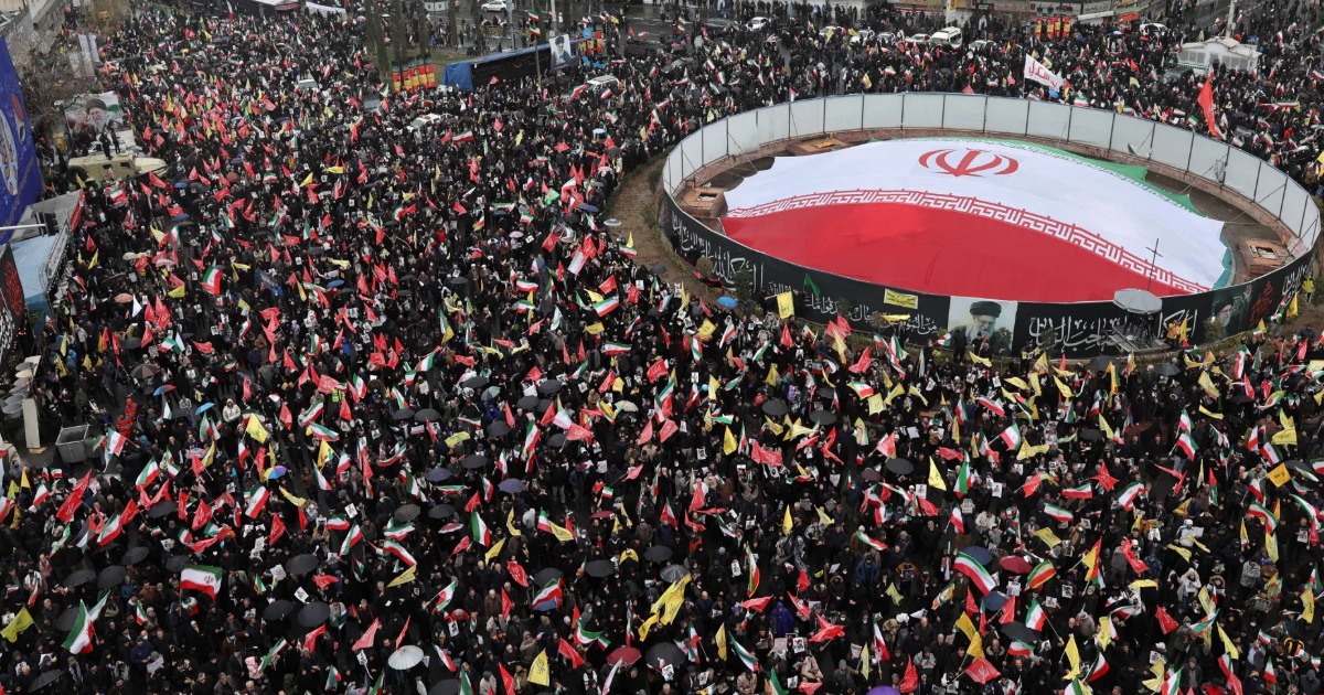  ആകാശത്ത് മിസൈൽ വർഷം തുടരുമ്പോഴും ഫലസ്തീന് വേണ്ടി തെരുവിലിറങ്ങി ഇറാൻ ജനത; ഖുദ്സ് ദിനത്തിൽ യുഎസ്-ഇസ്രയേൽ വ്യോമാക്രമണങ്ങളെ വെല്ലുവിളിച്ച് ഇറാന്റെ ശക്തിപ്രകടനം