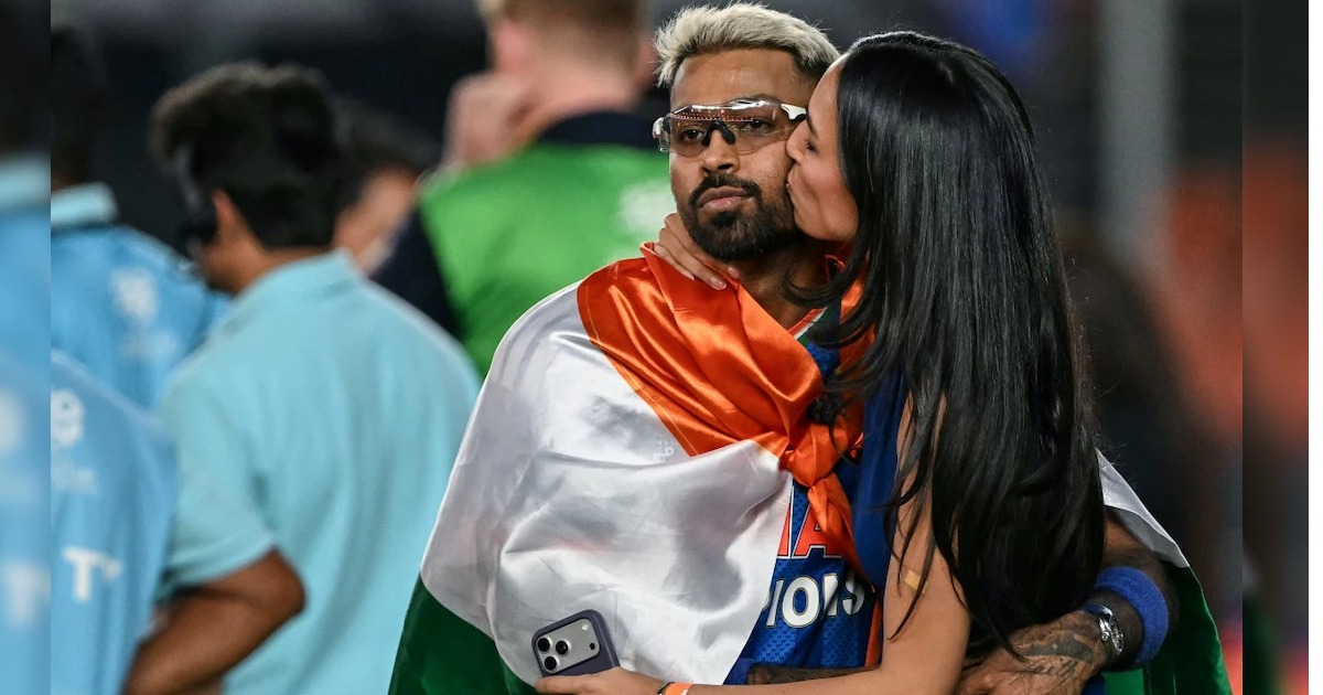 ലോകകപ്പ് ആഘോഷത്തിനിടെ ദേശീയ പതാകയോട് അനാദരവ്; ഹാർദിക് പാണ്ഡ്യക്കെതിരെ പരാതി