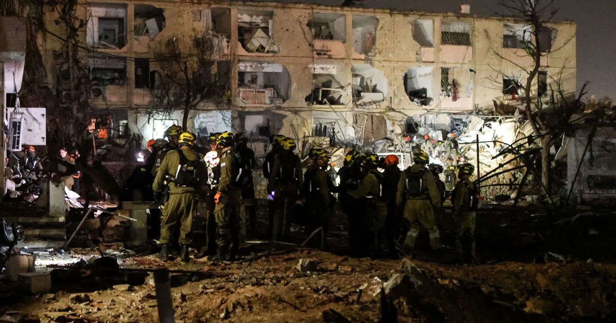 'അവർ ഞങ്ങളെ മനുഷ്യരായല്ല, മൃഗങ്ങളായാണ് കാണുന്നത്'; മിസൈൽ വീണ തകർന്ന ഇസ്രയേൽ ഗ്രാമങ്ങളിൽ വിലാപവും രോഷവും | "They Treat Us Like Animals": Bedouin Villages in Israel Cry Out After Iranian Missile Strike; Allegations of Severe Neglect