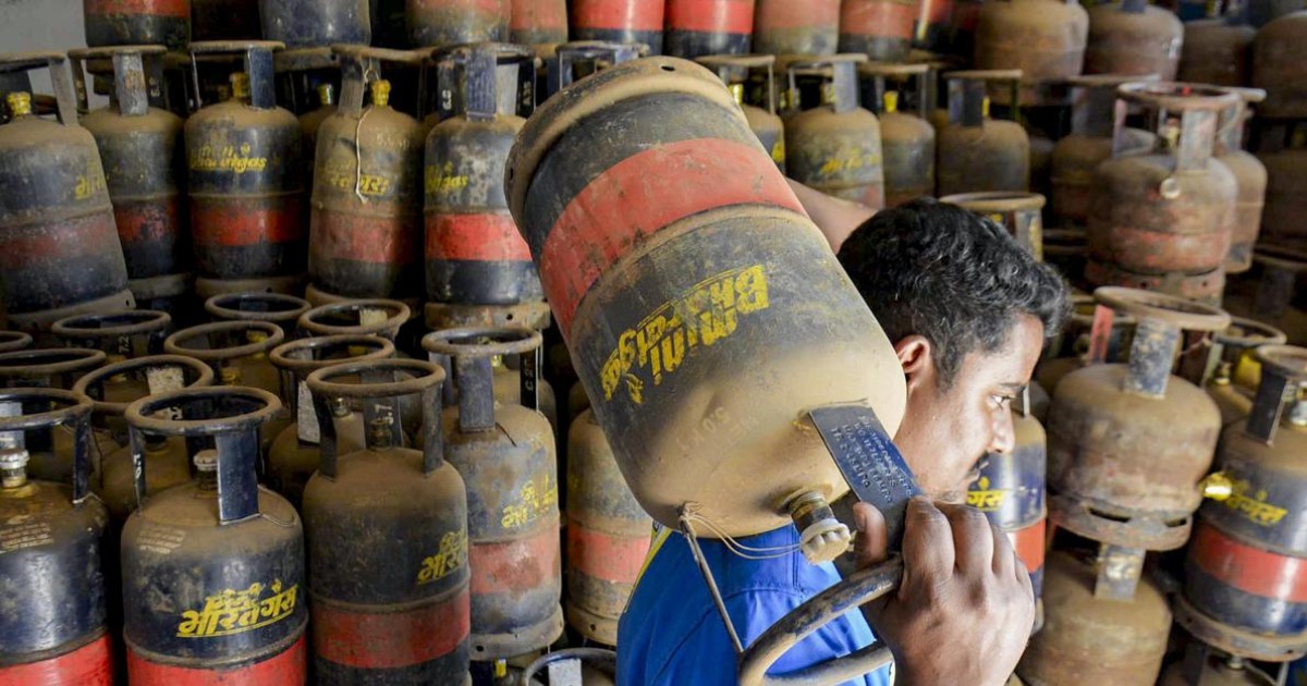 പാചകവാതക ക്ഷാമം: കോഴിക്കോട്ടെ ഹോട്ടലുകളിൽ വിഭവങ്ങൾ വെട്ടിക്കുറച്ചു; വിതരണം മുടങ്ങിയാൽ അടച്ചുപൂട്ടലിലേക്ക്