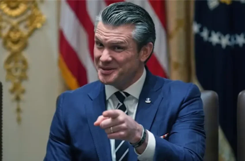  യുദ്ധത്തിന് മുൻപേ ലാഭം കൊയ്യാൻ പ്ലാനിട്ടു; യുദ്ധത്തിന് തൊട്ടു മുൻപ് ആയുധ കമ്പനികളിൽ നിക്ഷേപം നടത്താൻ അമേരിക്കൻ പ്രതിരോധ സെക്രട്ടറി നീക്കം നടത്തിയെന്ന് റിപ്പോർട്ട്