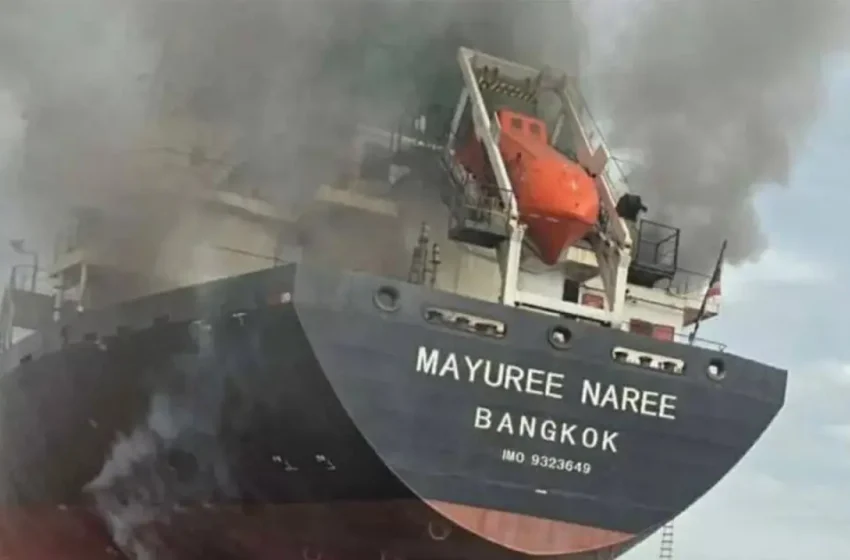  ഹോർമുസിൽ ഇറാന്റെ മുന്നറിയിപ്പ് അവഗണിച്ച് കടന്നു: മിസൈൽ ആക്രമണത്തിൽ കത്തിയമർന്ന് തായ് കപ്പൽ