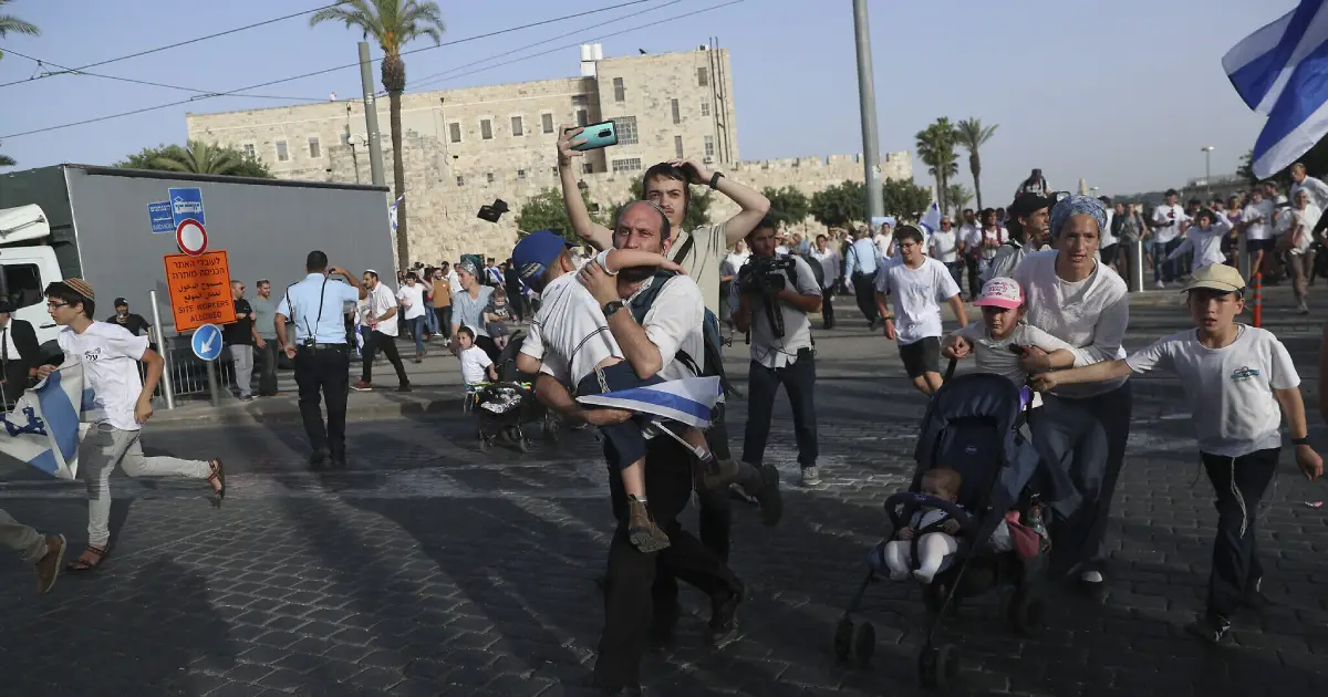 ബങ്കറിലേക്ക് ഓടാൻ വെറും 15 സെക്കന്റ്, സൈറണുകൾ മുഴങ്ങിയത് 78,000 തവണ; ഇസ്രയേലിലെ ജനജീവിതം ദുരിതത്തിൽ