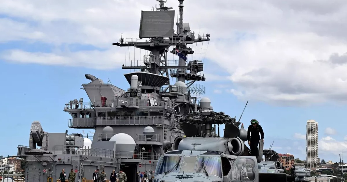  മിഡിൽ ഈസ്റ്റിൽ യുദ്ധം കടുക്കുന്നു; 2500 നാവികരെ വിന്യസിച്ച് അമേരിക്ക, ഇറാന്റെ എണ്ണ ടെർമിനലുകൾക്ക് നേരെ ആക്രമണം