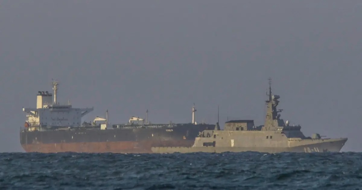 24 മണിക്കൂറിനകം തിരിച്ചടി; യുഎസ് എണ്ണക്കപ്പല്‍ ആക്രമിച്ച് ഇറാന്‍