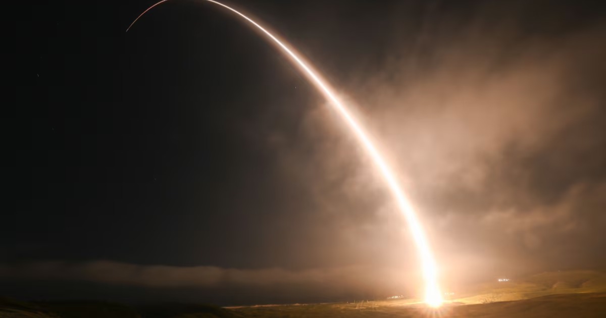 ഇറാൻ യുദ്ധം രൂക്ഷമാകുന്നതിനിടെ; ആണവ പ്രഹരശേഷിയുള്ള 'ഡൂംസ്ഡേ' മിസൈൽ പരീക്ഷിച്ച് അമേരിക്ക