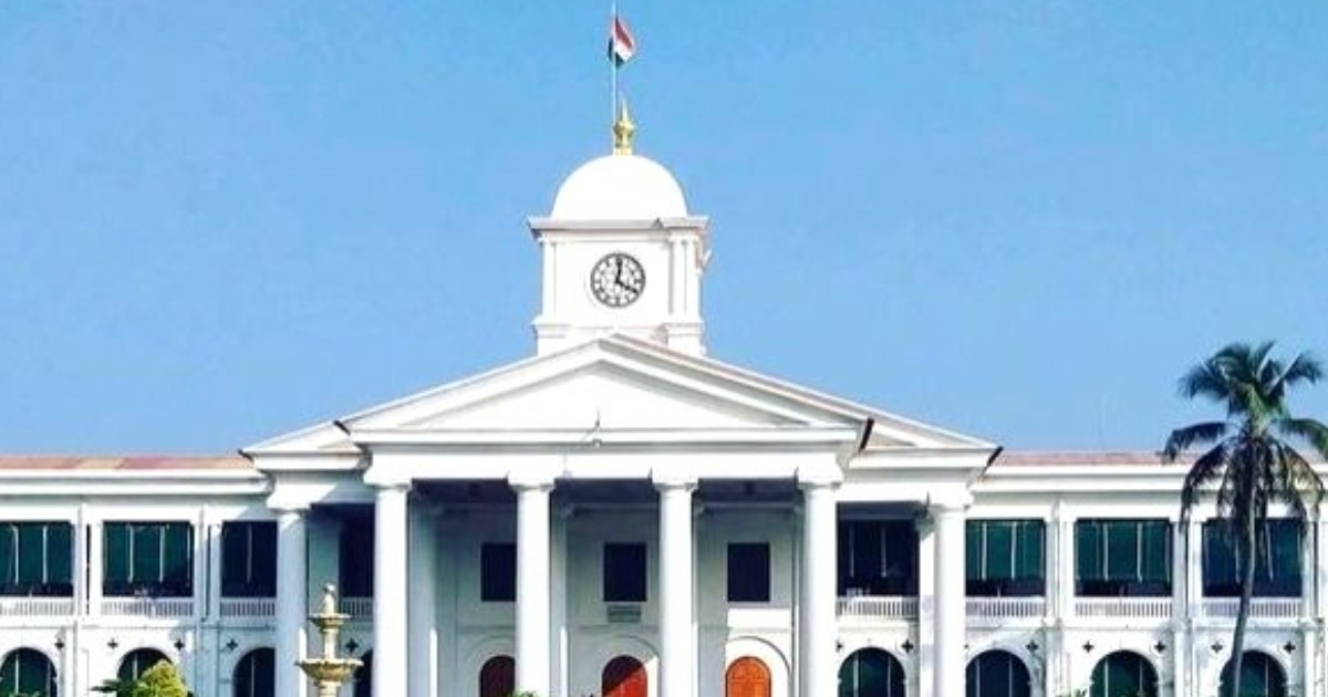 സെക്രട്ടേറിയറ്റിലേക്ക് കാര്‍ ഓടിച്ചു കയറ്റിയ മൂന്നംഗ സംഘം പിടിയിൽ; ഗൂഗിള്‍ മാപ്പ് നോക്കിയാണ് വാഹനമോടിച്ചതെന്ന് യുവാക്കള്‍ Three people were arrested for driving a car into the Secretariat