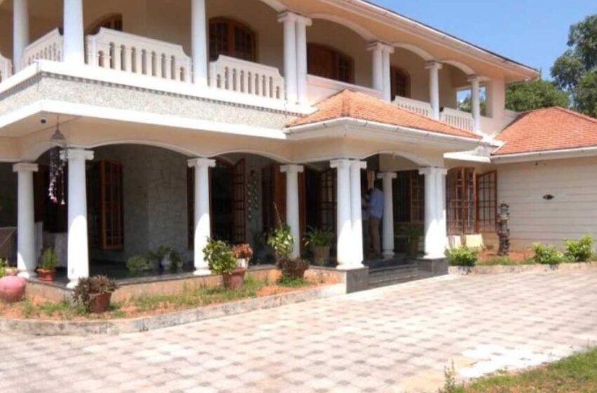  ‘ജനലിലൂടെ ഒരാള്‍ ഫാനില്‍ തൂങ്ങിയാടുന്നത് കണ്ടു’; നാട്ടുകാരെത്തി നോക്കിയപ്പോള്‍ കൂട്ടമരണം