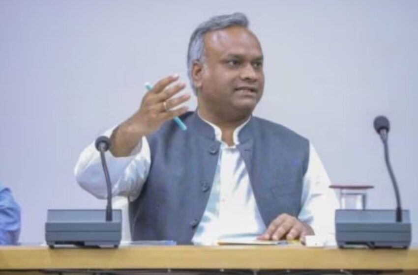  കർണാടകയിൽ തദ്ദേശ തെരഞ്ഞെടുപ്പ് ഇനി ബാലറ്റ് പേപ്പറിലൂടെ; നിയമസഭയിൽ ബിൽ പാസായി; പകർപ്പ് കീറിയെറിഞ്ഞ് ബിജെപി പ്രതിഷേധം