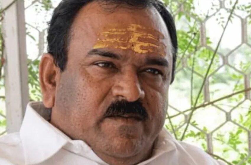  സർപ്പകോപം കാട്ടി 5 കോടിയുടെ തട്ടിപ്പ്: ‘ബിസിനസ് വിജയിക്കാൻ ബെൻസും ഫാം ഹൗസും’ ആവശ്യപ്പെട്ടു; ‘ആൾദൈവം’ പിടിയിൽ