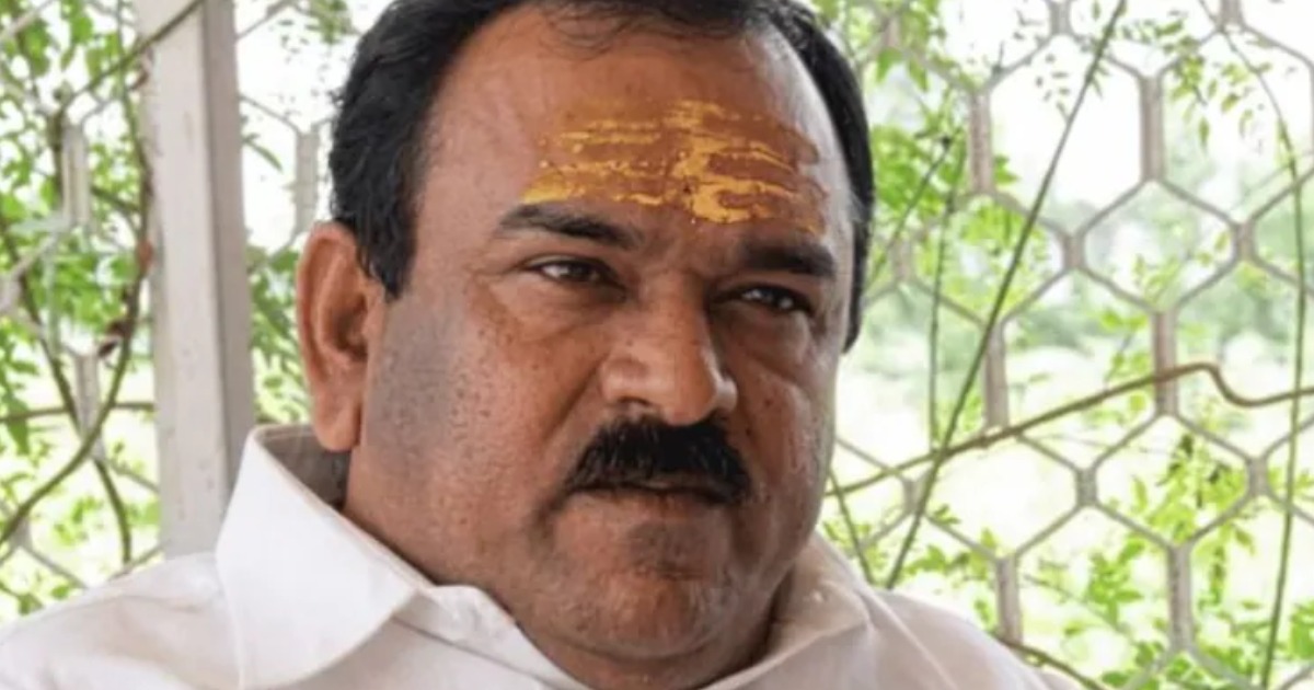  സർപ്പകോപം കാട്ടി 5 കോടിയുടെ തട്ടിപ്പ്: ‘ബിസിനസ് വിജയിക്കാൻ ബെൻസും ഫാം ഹൗസും’ ആവശ്യപ്പെട്ടു; ‘ആൾദൈവം’ പിടിയിൽ