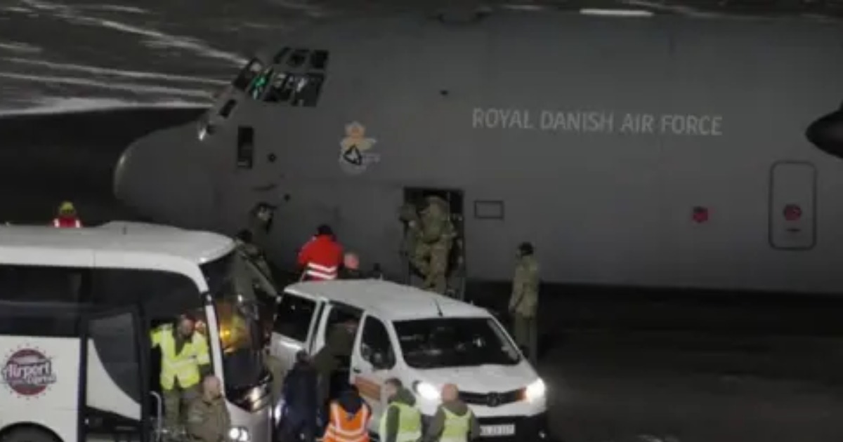 'അമേരിക്ക ആക്രമിച്ചാൽ ഗ്രീൻലാൻഡ് റൺവേകൾ തകർക്കാൻ ഡെന്മാർക്ക് പദ്ധതിയിട്ടിരുന്നു'; റിപ്പോർട്‌ പുറത്ത്‌Denmark Prepared to Blow Up Greenland Runways Amid Fears of US Invasion