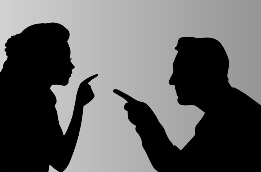  കോടതി പരിസരത്ത് ഭർത്താവിന്റെ മുഖത്തടിച്ച് യുവതി; കോടതി ഉത്തരവിനെത്തുടർന്ന് പോലീസ് കേസെടുത്തു