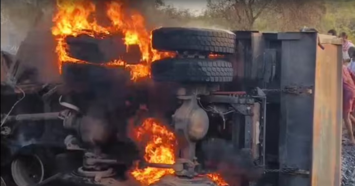  ആന്ധ്രപ്രദേശിൽ ബസും ടിപ്പറും കൂട്ടിയിടിച്ച് അപകടം; 13 മരണം, നിരവധി പേർക്ക് പരിക്ക്