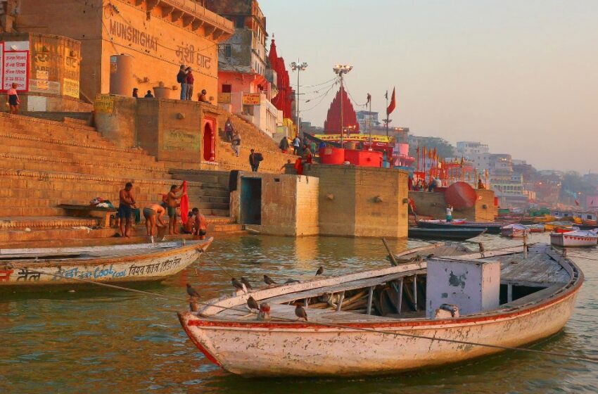  ഗംഗാ നദിയിൽ ബോട്ടിനുള്ളിൽ ഇഫ്താർ വിരുന്ന്; 14 പേർ അറസ്റ്റിൽ