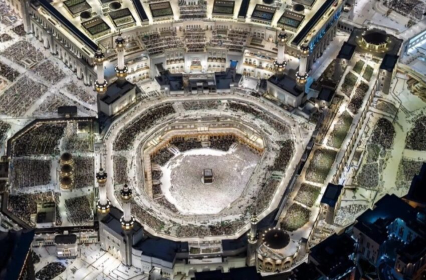  പുണ്യഭൂമിയിൽ വിശ്വാസികളുടെ മഹാപ്രവാഹം:റമദാനിന്റെ ആദ്യ 20 ദിവസത്തിനിടെ എത്തിയത് 9.6 കോടി പേർ; അവസാന പത്തിലേക്ക് ഒരുങ്ങി ഇരുഹറമുകളും