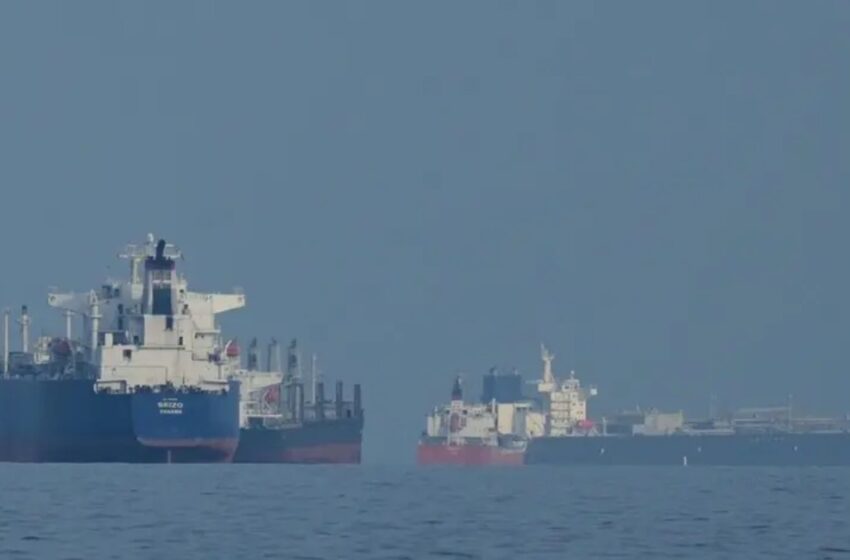  ’നിരന്തരം മിസൈലുകളും ഡ്രോണുകളും പറക്കുന്നു, അടുത്തുള്ള കപ്പലിൽ മിസൈൽ പതിച്ചു’;  ഹോർമുസ് കടലിടുക്കിൽ കുടുങ്ങിയ കപ്പലുകളിലെ മലയാളി നാവികർ